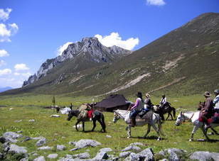 Tibetan Horseback Riding in Kham,West Sichuan