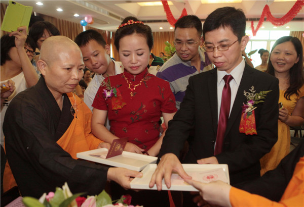 A Buddhism wedding held in Xiamen city, Fujian province on July 6, 2013. 