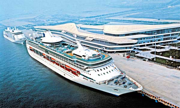 The Tianjin International Cruise Home Port in Dongjiang is a new tourist hot spot.