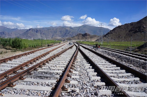 A high-elevation railway in southwest Chinas Tibet Autonomous Region goes into operation today. 