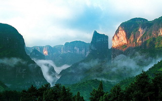 Natural Wonders of Zhangjiajie and Yellow Mountain 